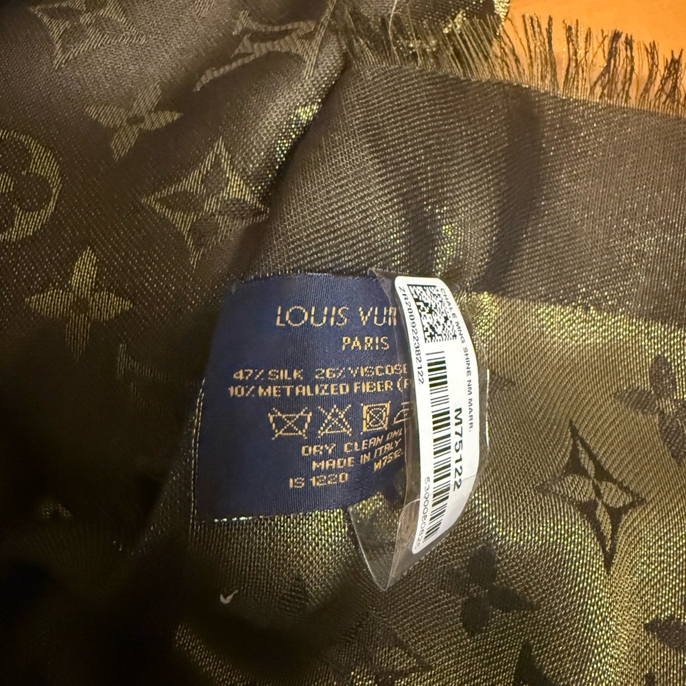 Louis Vuitton Monogram Shine Shawl - Picture 2 of 7